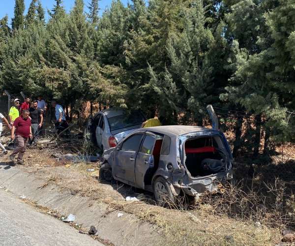 ki otomobil bir tr'n kart kazada 2 kii yaral