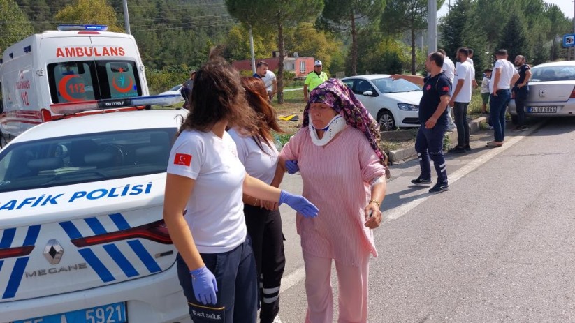 Samsun'da sağlık çalışanlarının araçları çarpıştı: 3'ü hemşire 7 yaralı