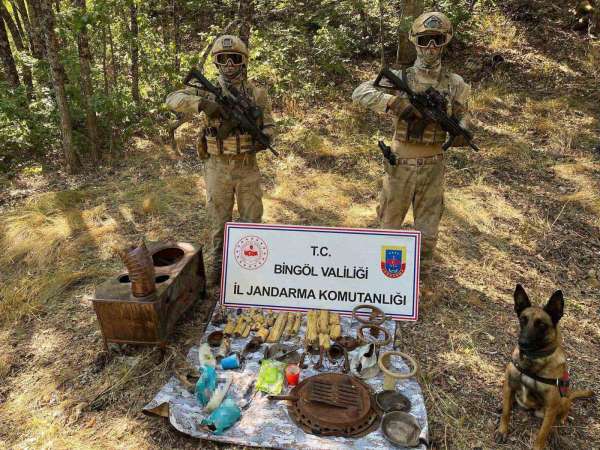 Bingöl'de teröristlerin inlerine girildi: 8 odalı sığınak içerisinde malzemeler ele geçirildi