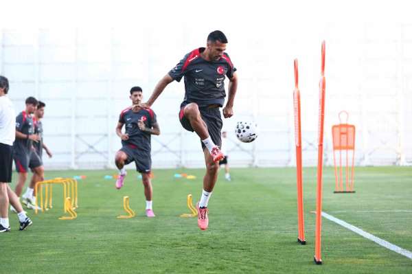 A Milli Futbol Takımı, İspanya maçı hazırlıklarına başladı