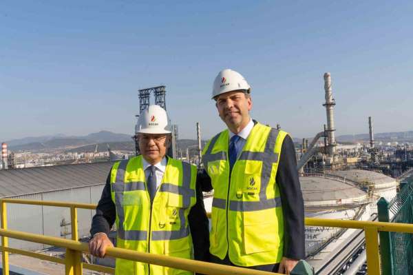 Azerbaycan Enerji Bakanı Şahbazov ve Bakan Bayraktar, SOCAR Türkiye'nin Aliağa'daki üretim sahasını ziyaret et