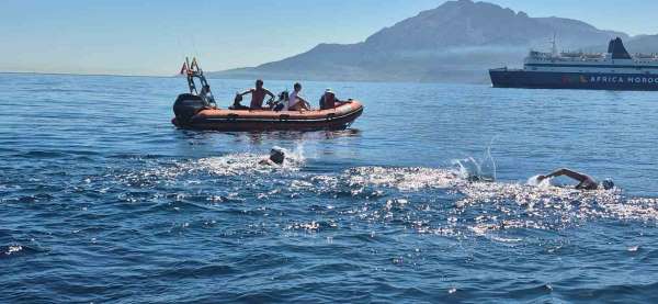 İzmirli Tuna, Cebelitarık Boğazı'nı yüzerek geçen dünyadaki ilk otizmli maraton yüzücüsü