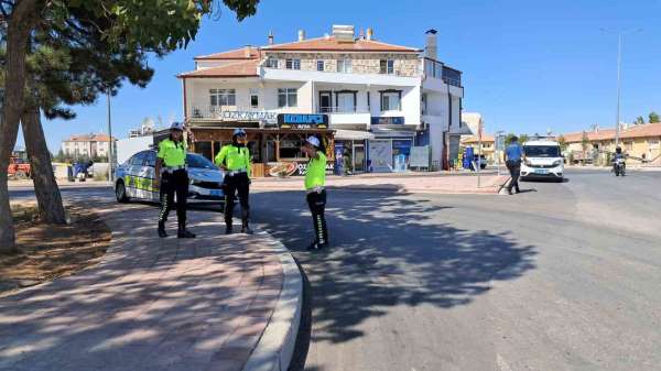 Karaman'da kaza yapan sürücü aracı bırakıp gitti