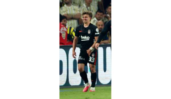 Beşiktaş'ta Rıdvan Yılmaz derbide sakatlandı