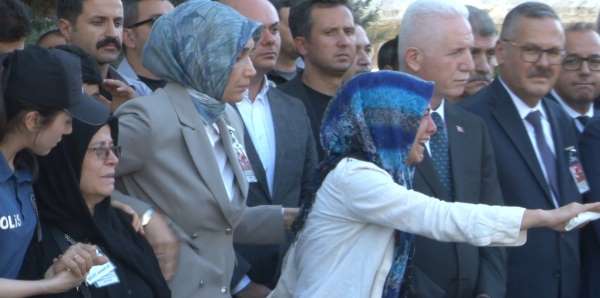 Esenyurt'ta denetim sırasında şehit olan polis memuru son yolculuğuna uğurlandı