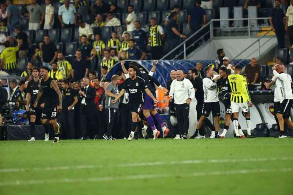Fenerbahçe, ligde 2 maç sonra Beşiktaş'a kaybetti