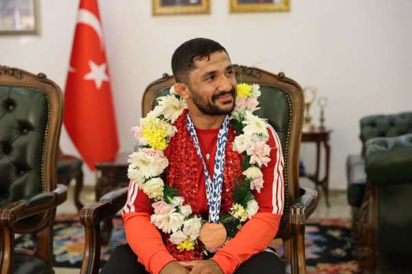 Iğdır Valisi Taşolar, bronz madalyalı milli judocu Salih Yıldız'ı ağırladı