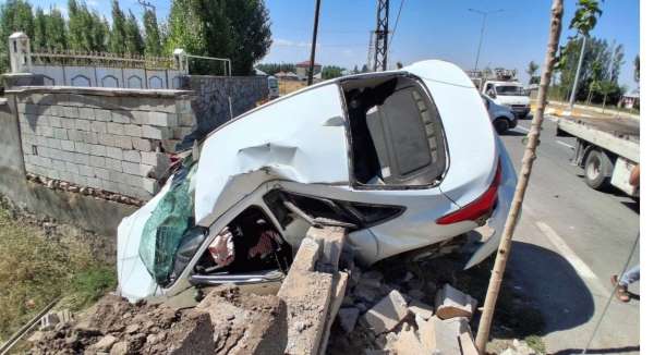 Patnos'ta trafik kazası: 1'i çocuk 4 yaralı