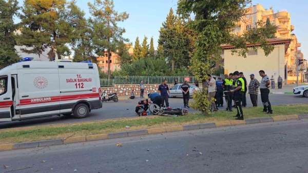 Refüjdeki ağaca çarparak devrilen motosikletin sürücüsü hayatını kaybetti