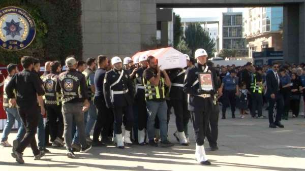 Şehit polisi son yolculuğuna meslektaşları uğurladı