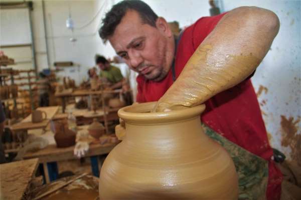 8 arkadaşın kurduğu fabrikadan 18 ülkeye çömlek ihracatı