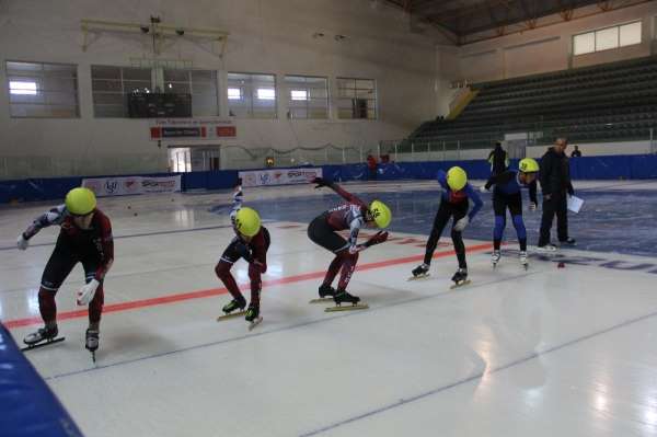 Erzurum'da Short Track Federasyon Kupası heyecanı 