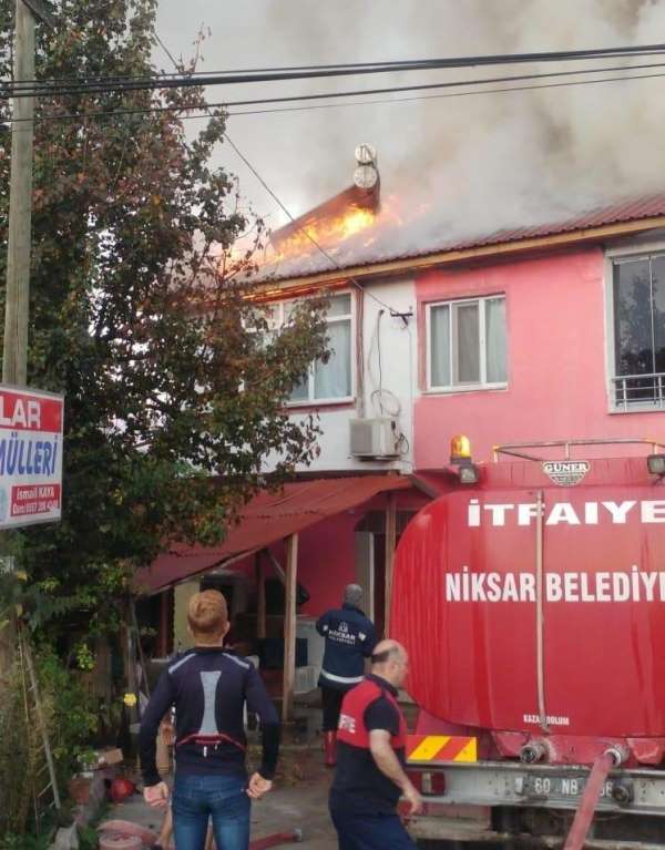 Tokat'ta ekmek fırınının bacası yangına sebep oldu