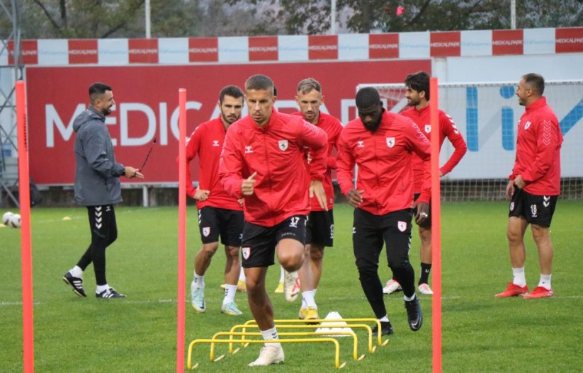 Samsunspor kaptanı Çelik: 'Eve gittiğimizde rahat uyuyamıyoruz'