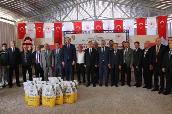 Amasya'da çiftçilere yağlık kanola tohumu dağıtıldı