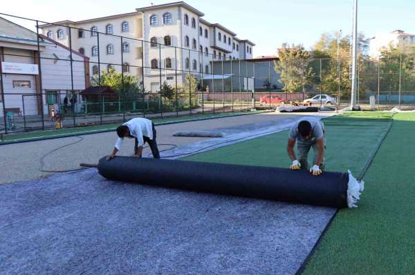 Oltu'da stadyumun zemini yenileniyor