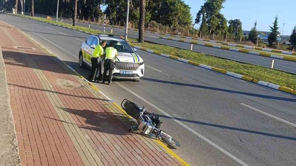 'Dur' ihtarına uymayan sürücü kaza yapınca motosikleti bırakıp kaçtı