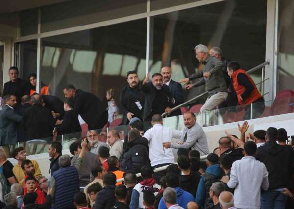 Sivasspor Başkanı Gökhan Karagöl taraftarla tartıştı