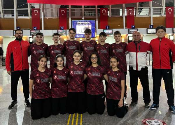 15 Yaş Altı Badminton Milli Takımı, Avrupa Şampiyonası öncesi Erzincan'da kamp yaptı