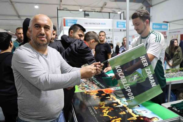 Kitap Fuarı'nda Kocaelispor standına ziyaretçilerden ilgi