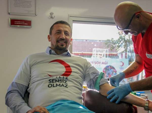 Türk basketbolunun önemli isimleri kan bağışı için sahada 