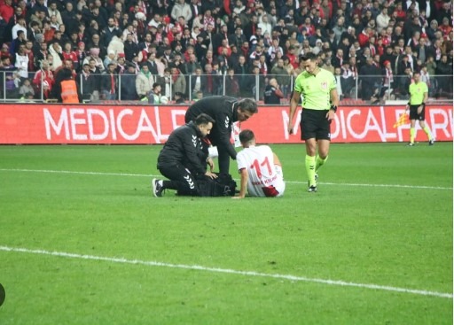 Penaltı değilmiş! Hakem karar için 6 dakika neden bekledi!