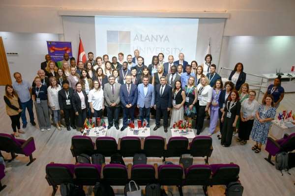 Alanya Üniversitesi'nden, eğitimde uluslararası kültürel kaynaşmaya katkı