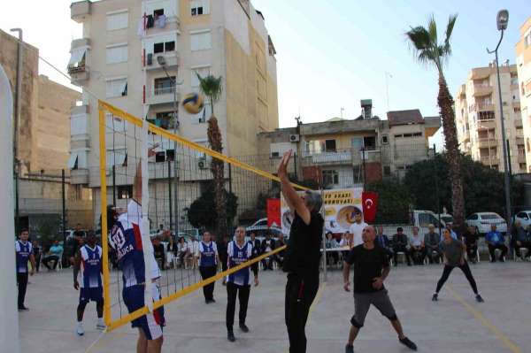 Kumluca'da öğretmenler arası voleybol turnuvası düzenlendi