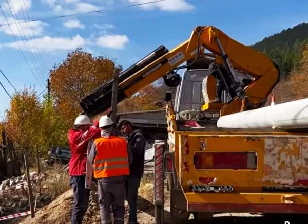 Simav'da 22 köyün elektrik hatları yenileniyor