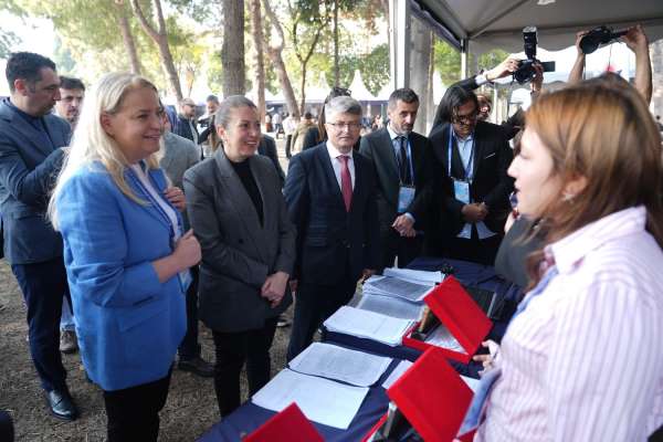 Ege Üniversitesinde 'Kutup Bilimleri Sempozyumu ve Şenliği'