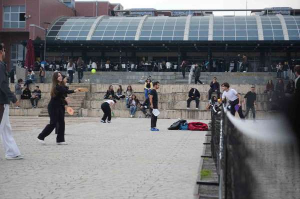 'Ekranı Bırak, Raketi Kap' etkinliğiyle teknoloji bağımlılığına karşı farkındalık oluşturuldu