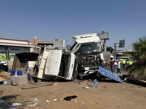 Mersin'de tırlar zincirleme kaza yaptı: 2 yaralı
