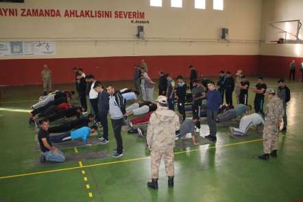 Midyat'ta 83 kişi güvenlik korucusu olmaya hak kazandı