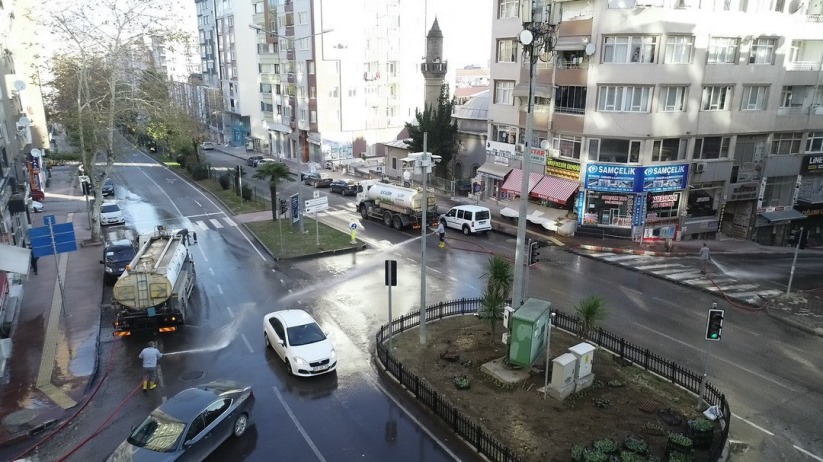 Samsun'da boş kalan sokaklar baştan aşağıya yıkandı