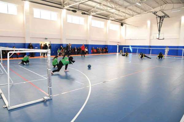 Görme engelliler, goalball farkındalık maçında karşı karşıya geldi