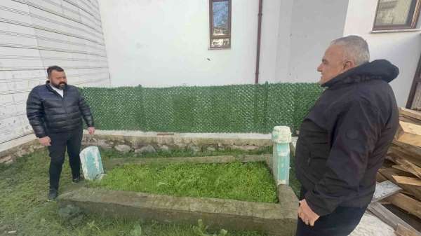 Binalar arasında kalan türbe unutulmaya yüz tuttu