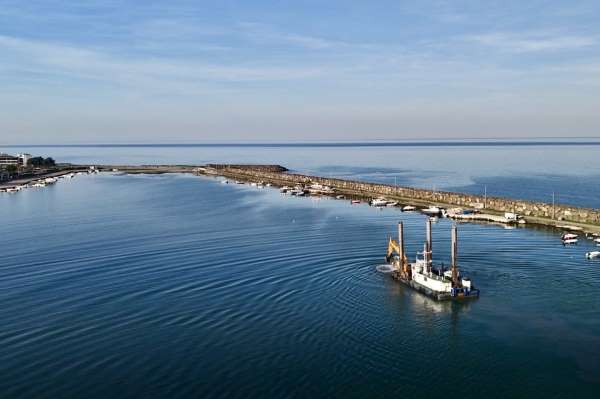 Kurupelit Marina'da deniz temizliği