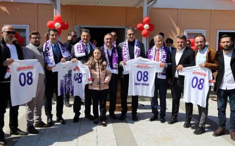 Beşiktaş Kulübü Başkanı Fikret Orman memleketi Hopa'da anaokulu açılışına katıld