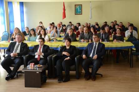 Huzurevi personelleri, yaşlı sağlığı ve bakımı konusunda bilgilendirildi