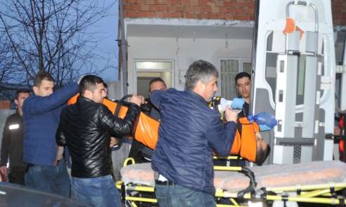 Emekli polis oğlunu öldürdü 