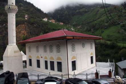 Giresun'da tek örneği bulunan cami ibadete açıldı 