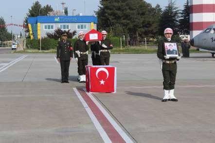 Şehit yüzbaşının naaşı askeri törenle Ankara'ya uğurlandı