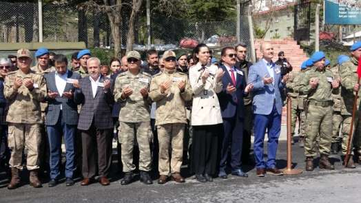 Hakkari'de şehit askerler için tören düzenlendi
