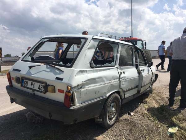 Amasya'da otomobil devrildi: 2 yaralı 