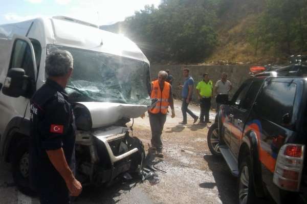Gümüşhane'de trafik kazası: 3 yaralı