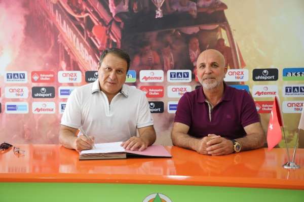 Alanyaspor Bahçeşehir Okulları ile sözleşme yeniledi 