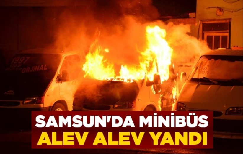 Samsun'da minibüs alev alev yandı