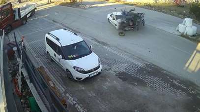 Afyonkarahisar'da feci kaza anbean güvenlik kameralarına yansıdı