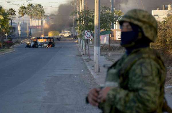 Lideri yakalanan Sinaloa Karteli Meksika'da terör estiriyor: 7 yaralı