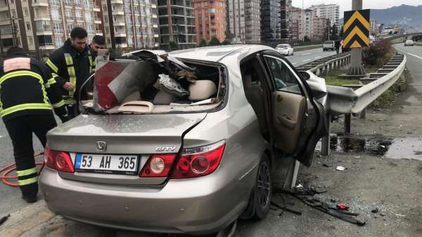 Rize'de feci kaza: Bariyer aracın ön camından girip arka camdan çıktı
